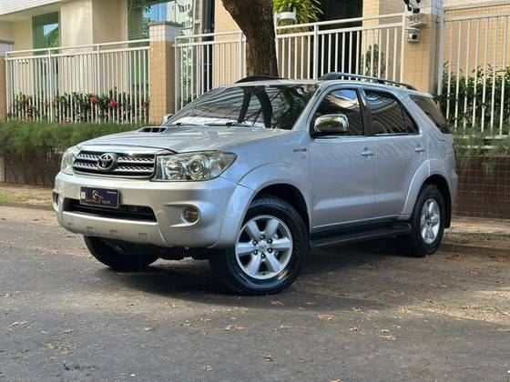 TOYOTA HILUX SW4 3.0 SRV 4X4 7 LUGARES 16V TURBO INTERCOOLER DIESEL 4P AUTOMÁTICO